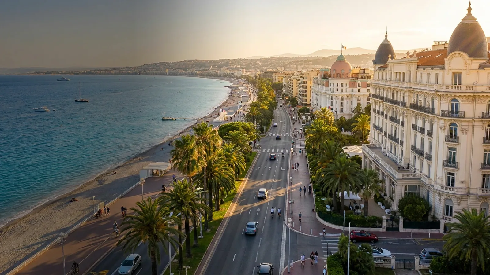 Nice, la Promenade des Anglais le long de la Baie des Anges et la Méditerranée turquoise